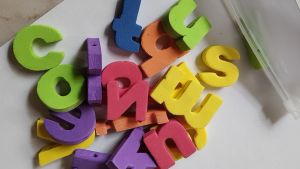 Meronce Spons Huruf Mainan Edukasi Anak