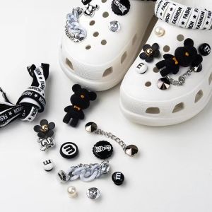 Jibbitz Charm 1 Set Aksesoris Sandal Sepatu Cewek Kodok Pin Mainan Karakter Aesthetic ACC