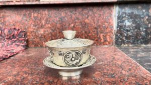 Tách uống trà bằng đồng mạ bạc có nắp cao 9cm ngang 9cm nặng 0.5kg