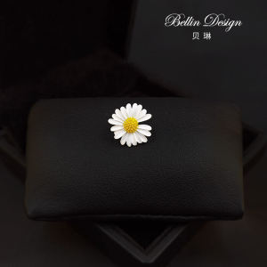 Fashion Tape Small Chrysanthemum Daisy Brooch Mini Cute Gap SUNFLOWER Collar Pin Cardigan Buckle Pin Accessories 3388