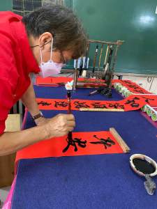 2026 新春春节 纯手写书法七字春联对联（传统金点红纸）2026Handwritten Seven Characters Chinese Greetings Calligraphy