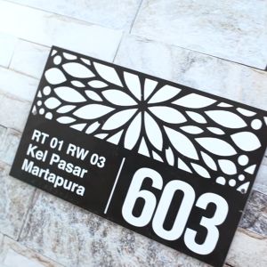 Nomor Rumah Minimalis Printing / Nomor Rumah Printing Stiker Hitam Putih