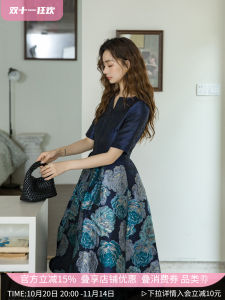 New Half Sleeve V Neck Blue Embroider French Jacquard Swing Retro Waist-Controlled Slim Looking Plus Size Dress Autumn 1737