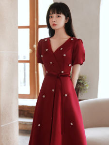 Satin V-Neck Slimming Red Wine Color Wedding Dress for Petite Women with Pearls and Zipper Detailing Mid-Waist A-Line Skirt