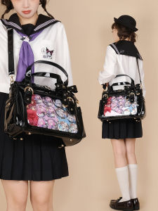 กระเป๋าตุ๊กตา Brazen Little Plum รุ่น Original Three Parts หวาน Seven Parts Spicy ขนาด 20 ซม รุ่น ผู้หญิง กระเป๋าสะพายไหล่สำหรับเดินทางท่องเที่ยวกลางแจ้ง