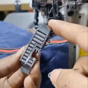 Chân vịt chống nhăn sử dụng cho máy vắt sổ Siruba 4 ống