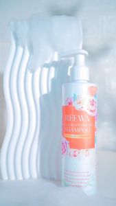 Reewa แชมพูน้ำนมเคราติน สูตรเข้มข้น ฟองนุ่ม กลิ่นหอม ถนอมเส้นผม Milk Shampoo ผม - รีว่า