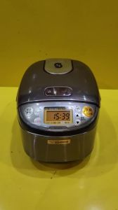 Nồi cơm nội địa Nhật cao tần (IH) Zojirushi NP-GF05 (0.54L) (1030408)_Hàng nội địa Nhật đã qua sử dụng điện 100V