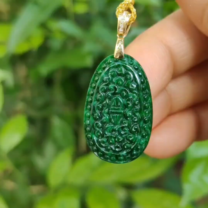 Green Pendant crafted with patterns on Natural Type A Jadeite Jade added with 18k Gold Clasp certificate weighs 3.01 grams measurement 28.1 * 17.5 * 3.6 mm (18kp82)