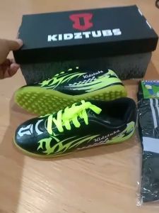 KIDZTUBS Sepatu Futsal Anak Paket Komplit Sepatu Futsal Tas Skin Deker Kaos Kaki Usia 6-10 Tahun Size 28 29 30 31 32 33 34 35 36 37 KDZ1117122624