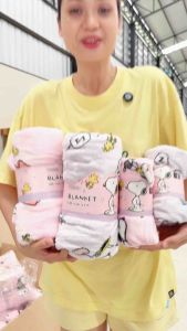 Snoopy ผ้าห่มนาโน มี 2 ขนาด นุ่มมาก ผ้าห่มพกพา ลิขสิทธิ์แท้ พร้อมส่ง Moshi