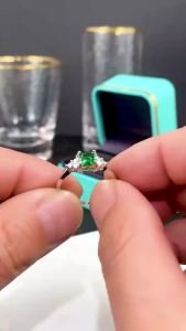 Huitan Simple Minimalist Style Finger Rings Modest Design With Cute Green Cubic Zircon Stone Proposal Engagement Rings For Lady