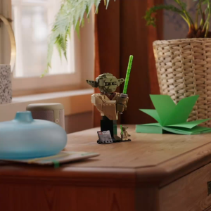 LEGO Star Wars 75438 Yoda Bust (399 Pieces)