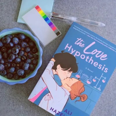 The Love Hypothesis by Ali Hazelwood (PaperBack）English Romance books