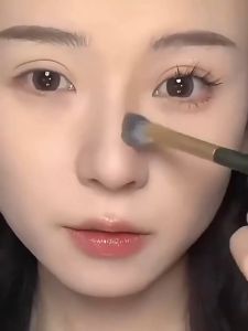 Half Scalloped Nose Shadow Brush Slant Head Scalloped Contour Highlighting Brush ®️ 半扇形鼻影刷化妆刷镰刀形斜头小扇形阴影鼻梁修饰高光晕染刷