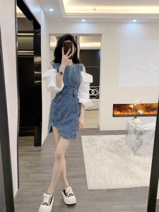 ชุดเดรสสีขาวผู้หญิง ฤดูใบไม้ร่วง 2024 ชุดเดรสสีน้ำเงินสไตล์ฝรั่งเศส เอวเข้ารูป ไหล่เปล่า กระโปรงทรงเอ แขนกุด กระโปรงสั้น