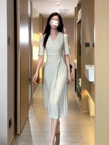 French Elegant Waist-Cinching V-neck Splice Dress Womens Summer New Retro Elegant Lady Style Mid-length Skirt A-line Dress