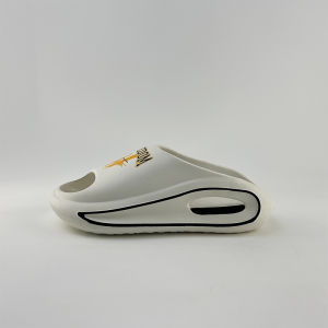 รองเท้าแตะชายหาดกันลื่นสำหรับผู้ชายในฤดูร้อนแบบสวมสบายสำหรับใส่กลางแจ้งและในร่ม รองเท้าแตะพื้นหนาสำหรับใส่ไปที่ชายหาดและเล่นกีฬา