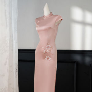 New Chinese Style Elegant Younger Model Qipao