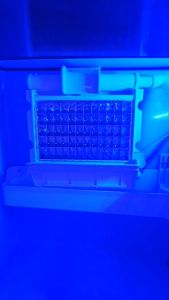 เครื่องทำน้ำแข็งอัตโนมัติ สำหรับเชิงพานนิชย์ เสียบปลั๊กใช้งานได้ทันที สะดวก รวดเร็ว ประหยัด ดีต่อสุขภาพ น้ำแข็งสะอาด น้ำแข็งสี่เหลี่ยมเย็นเร็ว จอควบคุมแบบสัมผัสจอเดียว บอกทุกรายละะเอียด