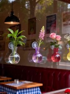 Novelty Suction Cup Wall Mount Plastic Bulb Vase Hydroponic Plant Propagation Jar for Bathroom Window Kitchen Wall Decor Ornamen