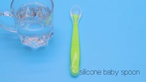 Sendok Bayi Silikon: Solusi Makanan Bayi yang Tahan Lama dan Ergonomis