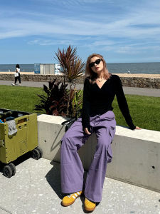 เสื้อยืดคอวีสีดำเรียบง่าย LTGIRL2025 ทรงเข้ารูป แขนยาว ผ้าฝ้ายผสม เสื้อชั้นในฤดูใบไม้ผลิ สำหรับผู้หญิงวัย 18-24 ปี