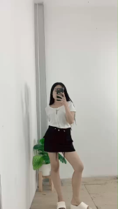 ชุดเซ็ตแฟชั่นสุดชิค เสื้อซิปหน้าเข้ารูปแมตช์กับกระโปรงสั้นทรงสวยดีไซน์เซ็กซี่