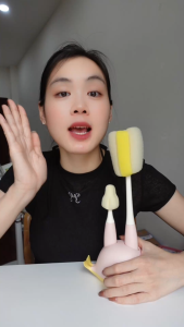 Cọ rửa bình sữa mút xốp 2 chi tiết cho bé có đế phơi hình cá heo