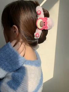 Bestella💗COD Strawberry Bear Plush Klip Perempuan Lucu Bayi Musim Gugur Dan Musim Dingin Bulu Rambut Klip Gadis Kecil Ponytail Klip Hiasan Kepala Aksesoris Rambut