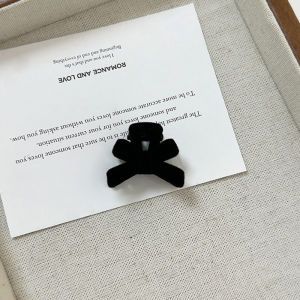 กิ๊บติดผมรูปผีเสื้อสีแดงขนาดเล็กสำหรับปีใหม่ กิ๊บติดผมสไตล์เกาหลี แฟชั่นฤดูใบไม้ร่วงและฤดูหนาว สำหรับผู้หญิง