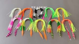 TEASER 10pcs Multi-color Luminous Silicone Fish Bait Skirt DIY Squid Fishing Lure Spinner Buzz Bait Fishing Tackle Accessories