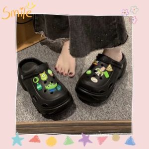 LKfashion ต้องมี รองเท้ายางเสริมส้น สีสวยน่ารักมากแถมทรงสวยดีไซน์ใหม่ไม่เหมือนใคร มีเพิ่มตัวการ์ตูนเก๋ๆมีก่อนสวยก่อนใคร น๊าาา