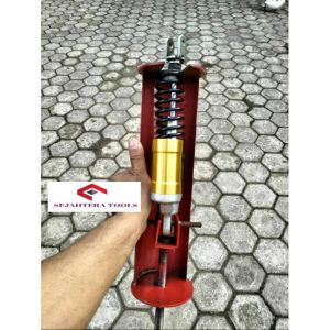 Treker per shockbeker belakang motor alat buka per shock belakang motor bebek matic Treker Sokbreaker