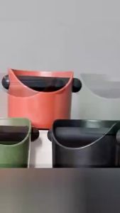Hộp Đựng Bã Cà Phê Kiểu Barista Có Thanh Gõ Bã Cà Phê Tháo Rời Và Đế Chống Trượt Chất Liệu Nhựa.