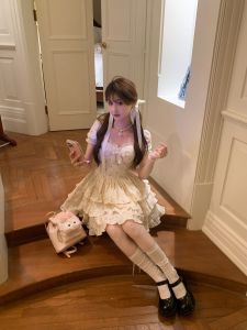 ชุดเดรสแขนพองลายดอกไม้สไตล์หวาน กระโปรงทรงเอเอวสูง แขนสั้น คอเหลี่ยม ทรงเอ ชุดเดรสผู้หญิงสุดเก๋