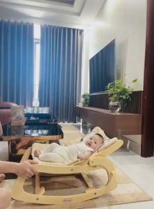 Ghế bập bênh gỗ Manky ROCKING CHAIR cho bé kèm kệ treo đồ chơi và bàn ăn