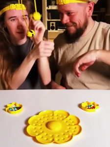 【READY STOCK】Honey Fishing Board Game Toys/Family Fun Set/Small Bees Collecting Honey Magnetic Beads/Multiplayer Games