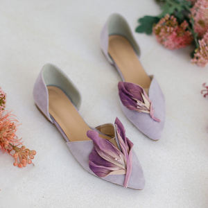 รองเท้าแตะส้นแบนเปิดหน้าหัวเข็มขัดสีม่วง ทรงหัวแหลม สวมใส่สบาย สำหรับผู้หญิง แฟชั่นฤดูร้อน 2025 รองเท้าแตะส้นแบนแบบสวมสบาย