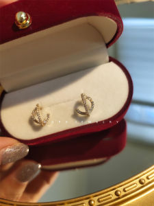 Sparkled Vnais Designer Stud Earrings Embedded Diamonds 3D Small Simple French Style Alloy Womens Fashion Jewelry Accessories