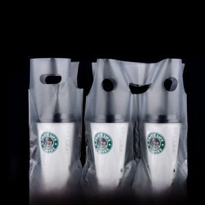 ถุงพลาสติกใสสำหรับใส่เครื่องดื่ม ถุงพลาสติกแบบถือได้สำหรับสั่งอาหารจากภายนอก ถุงใส่เครื่องดื่มกาแฟแบบใช้แล้วทิ้ง ถุงใส่เครื่องดื่มแบบใส่ได้สองแก้ว