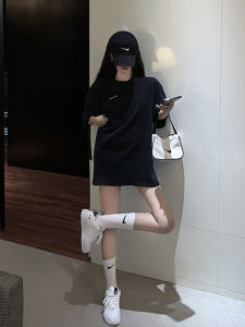 เสื้อยืดคอกลมแขนสั้นสีดำ ทรงหลวม ทรงยาวปานกลาง สำหรับผู้หญิง สไตล์เกาหลี เสื้อเชิ้ตฤดูร้อน ใส่ได้หลากหลาย