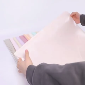 กระดาษห่อช่อดอกไม้ สีไข่มุก สามารถทำให้ยับได้สวยงาม ขนาด 50*70ซม 20แผ่น/แพ็ค กระดาษห่อของขวัญ