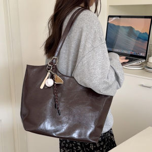 Fashionable Retro Large Capacity Shoulder Bag for Women Commuter Tote Bag Casual Simple Style Magnetic Buckle Closure PU Leather