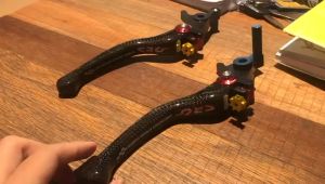 Cặp tay thắng CGR nhúng Cacbon cho Vario/ Click Thái và Airblade 2016-2019.