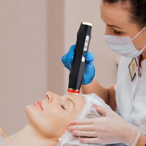 ปากกาฟองอากาศออกซิเจน CO2แบบพกพา4อิน1สำหรับผลัดเซลล์ผิวเซรั่มที่สมดุล Alat Pemijat Wajah เครื่องครีมแต่งหน้าเสริมสวย V-Ibration ความถี่สูง