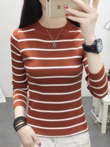 เสื้อสเวตเตอร์คอตั้งลายทางแขนยาวทรงสลิมฟิตสำหรับผู้หญิงในฤดูใบไม้ร่วงปี 2024 เสื้อสเวตเตอร์คอตั้งสไตล์เกาหลีแฟชั่น