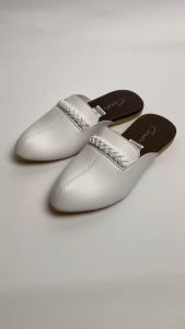 WINTERCOLLECT SANDAL SEPATU CORLIS TUTONG BUSTONG KARET KULIT MOTIF RANTAI WARNA PUTIH