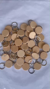 พวงกุญแจไม้เปล่า (15/20/25 ชิ้น) ทรงกลม พวงกุญแจไม้แกะสลักได้ DIY สําหรับตกแต่งพวงกุญแจ งานฝีมือ