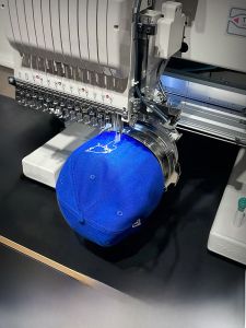 หมวกเบสบอลผ้าฝ้ายแท้พิมพ์โลโก้ฤดูร้อนสำหรับงานปาร์ตี้ร้านกาแฟ หมวกทรงปากเป็ดสำหรับออกกำลังกายและเล่นกีฬา หมวกทรงปากเป็ดแบบลำลอง